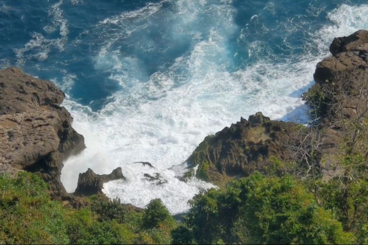 Wisatawan Asal Medan Hilang Tersapu Ombak di Pantai Kedung Tumpang Tulungagung