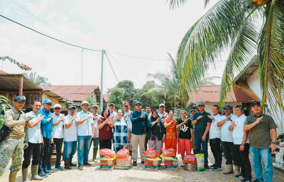PTPN IV Regional III Salurkan Bantuan Ratusan untuk Korban Banjir di Batu Langkah