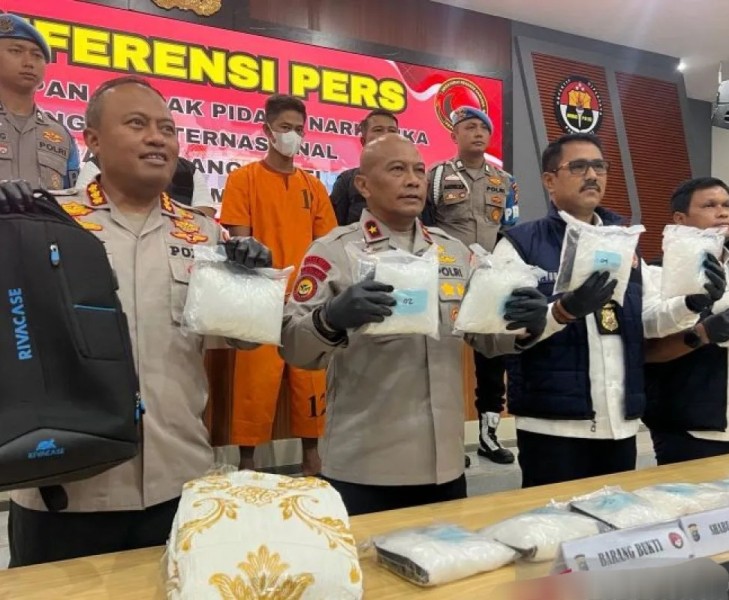 Polda Riau Amankan 12,8 Kilogram Sabu Yang Akan Dibawa ke Surabaya