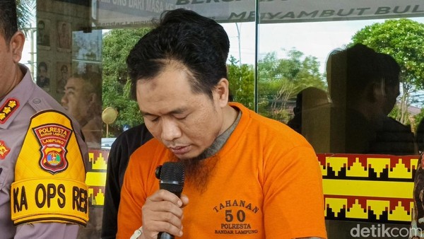 Pedagang Sepatu Jual Puluhan Pipa Rokok Gading Gajah: Dagangan Sepi