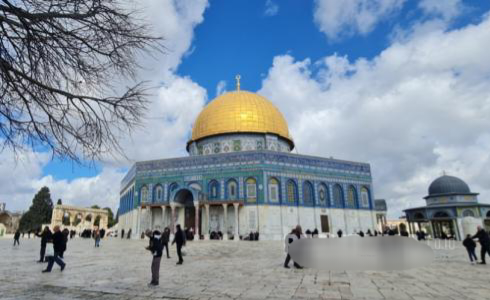 Jamaah Wanita Turki Lempari Saf Laki-Laki dengan Jilbab Karena Diam Saja Saat Al Aqsa Ditutup Israel