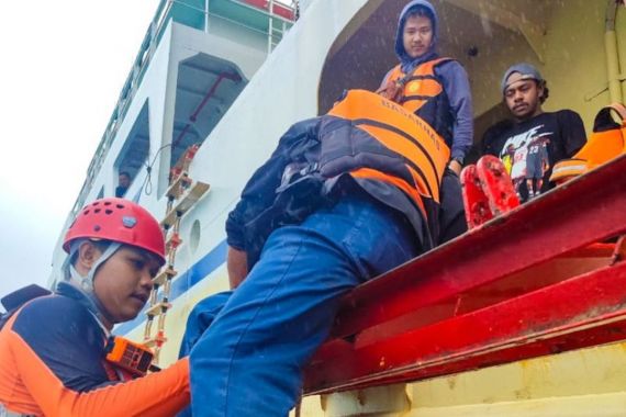 KM Sabuk Nusantara 110 Kandas di Perairan Pulau Laut, Penumpang Dievakuasi Basarnas