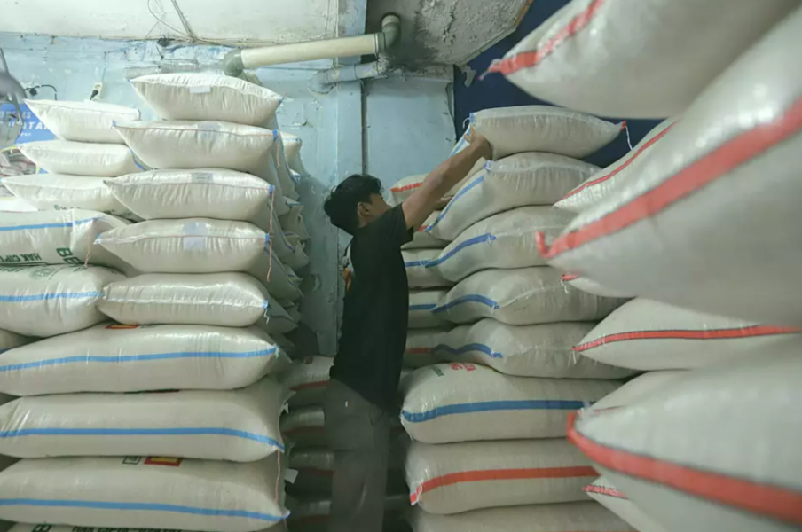 Antisipasi Bencana, Bulog Perintahkan Stok Beras 50 Ton per Hari