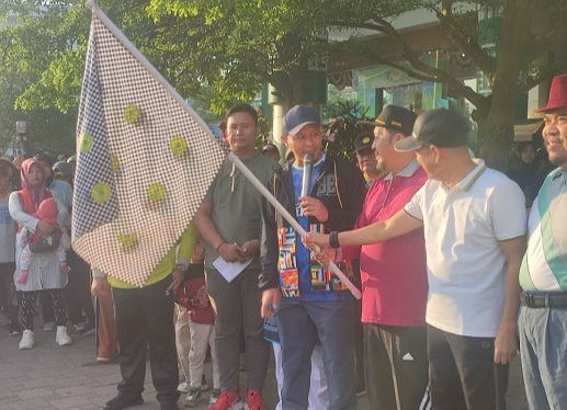 Walikota Pekanbaru Agung Nugroho Ikut Semarakkan Gerak Jalan Sehat Milad ke-17 Umri