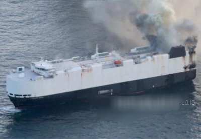 Kapal Mengangkut Mobil Listrik Terbakar, Ditinggalkan Awaknya di Tengah Laut