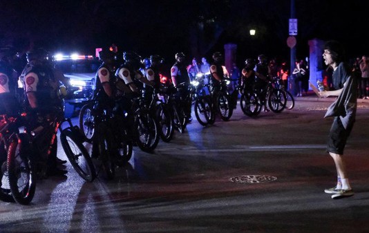 Demo Besar-besaran Juga Terjadi di Texas, Garda Nasional Dikerahkan