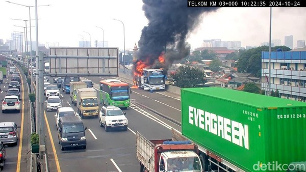 Bus Wisata Terbakar di Tol Jatinegara, Penumpangnya Anak TK Bersama Gurunya