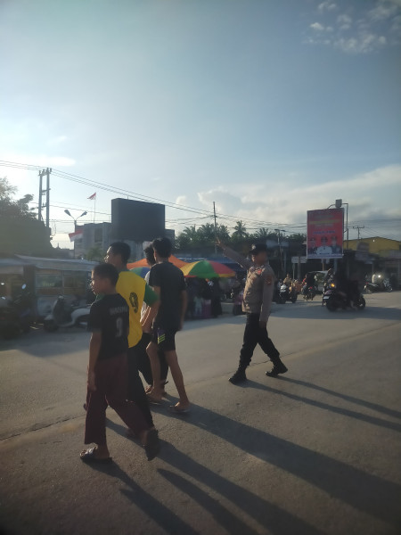 Antisipasi Kemacetan Jelang Buka Puasa Polsek Kandis Polres Siak Laksanakan Gatur Lalin