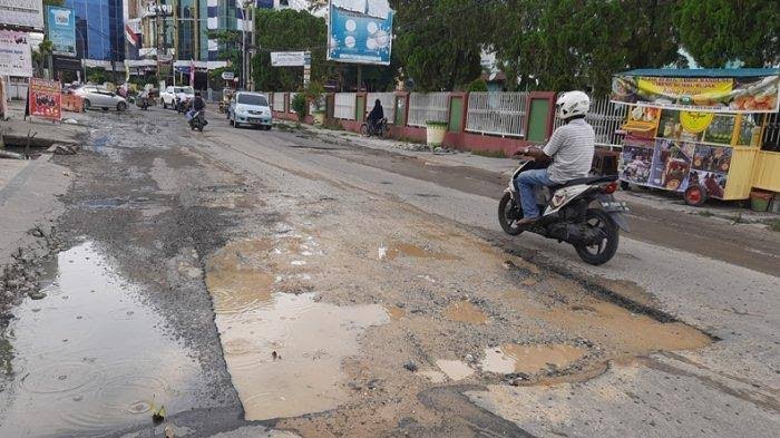Pemko Pekanbaru Harus Minta Bantu Pemprov Perbaiki Jalan Rusak Jelang Lebaran