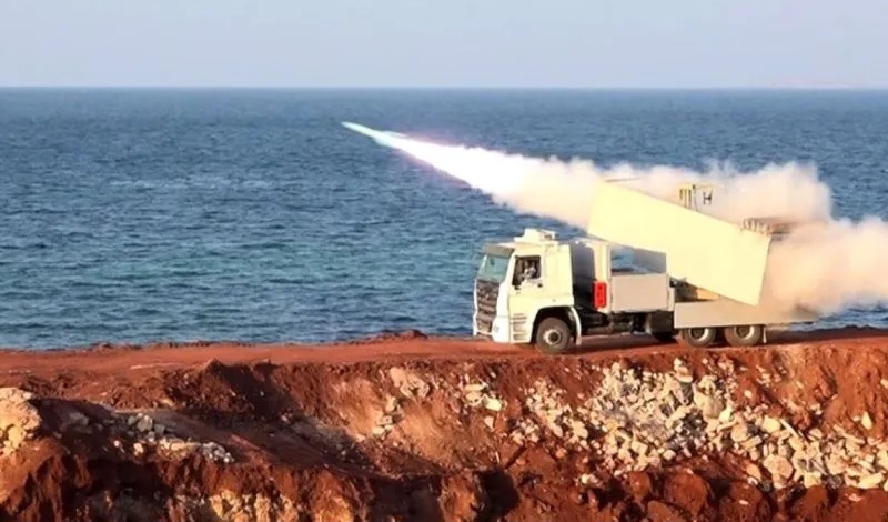 Iran serang Israel serta fasilitas AS di Bahrain, Kuwait, dan UEA