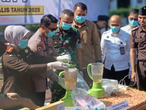 Kejari Bengkalis Musnahkan Barang Bukti 138 Perkara, Termasuk Sabu dan Senjata Tajam