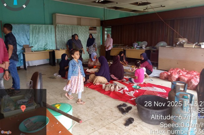 PTPN IV Dirikan Dapur Umum di Indra Makmu- Aceh Utara, Warga Terisolasi Banjir Terima Pasokan Makanan