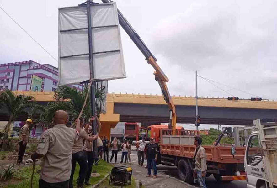 Fokus Penertiban, Pemko Pekanbaru Hentikan Sementara Penerbitan Izin Reklame