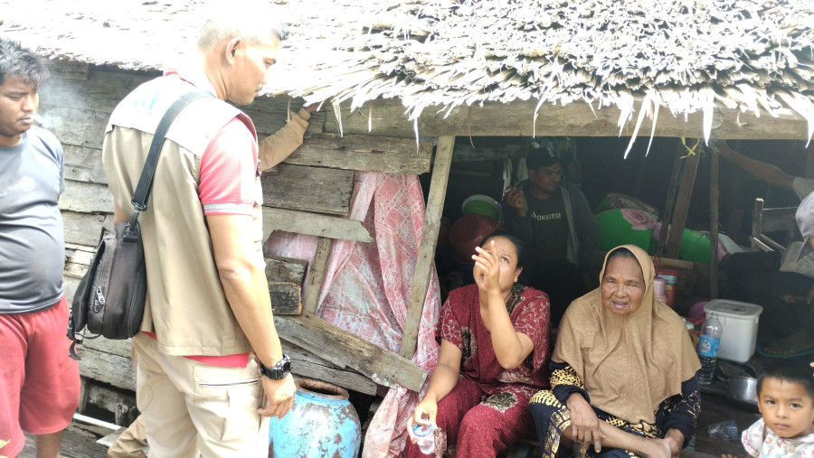 Tanah Longsor di Inhil, 11 Rumah Ambruk ke Sungai Indragiri