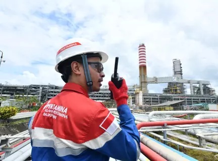 Pertamina Kilang Dumai Simulasikan Pemadaman Kapal Terbakar Di Area Pelabuhan