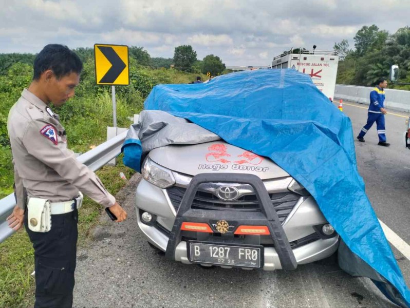 Microsleep, Mobil Avanza Alami Kecelakaan Tunggal di Tol Pekanbaru - Dumai