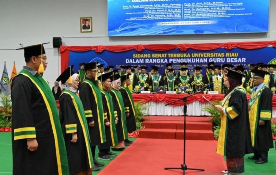 Enam Guru Besar Resmi Dikukuhkan, Unri Perkuat Reputasi Akademik dan Riset