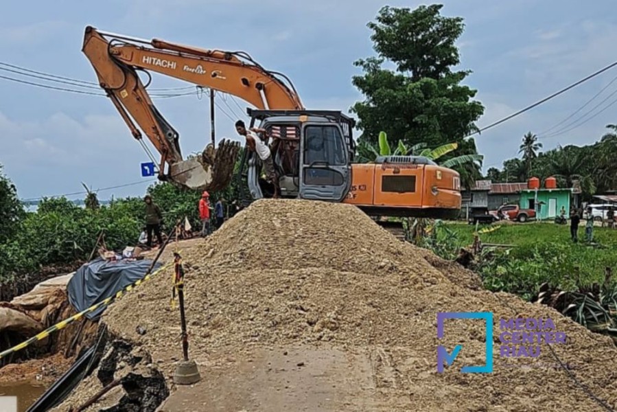 Jalan Lintas Inhu-Inhil di Desa Pekan Tua Putus Total, Lalu Lintas Dialihkan