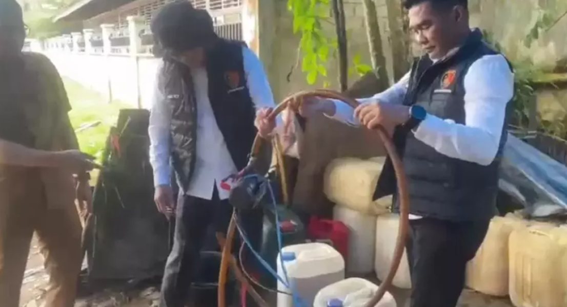 Polisi Temukan Gudang Penimbunan BBM Subsidi Tambang Ilegal di Solok