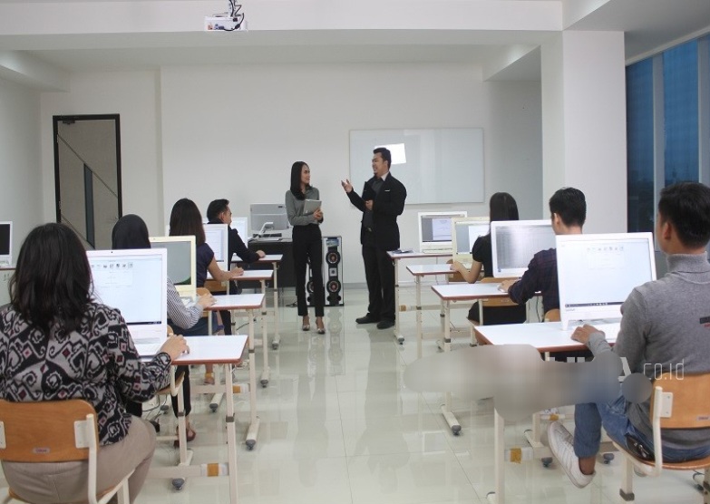 Kuliah di UNM: Belajar, Bikin Proyek Digital, dan Magang di Perusahaan Ternama