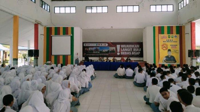 Siswa SMAN 1 Siak Antusias Ikuti Sosialisasi Lalu Lintas dan Pemilu Damai