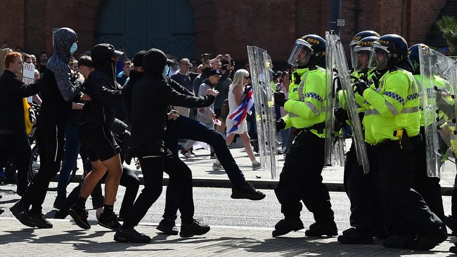 Kerusuhan Pecah di Inggris, KBRI London Minta WNI Tingkatkan Kewaspadaan