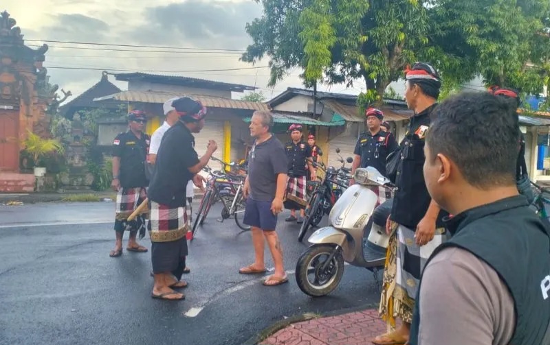 Petugas amankan WNA Amerika keluyuran saat Nyepi di Bali