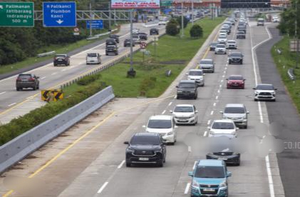 Prabowo Perintahkan Penurunan Tarif Tol dan Harga Tiket Pesawat Saat Mudik