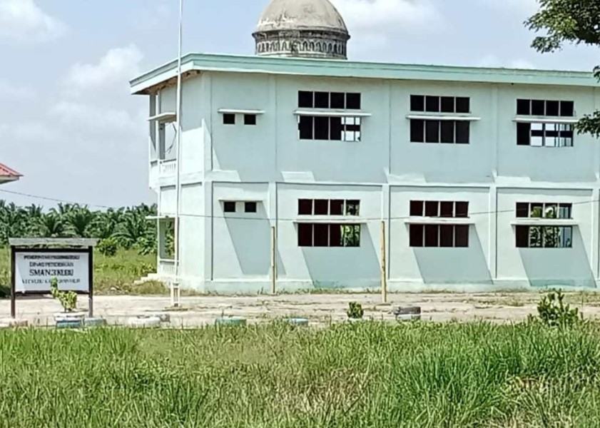 RKB SMAN 3 Kubu Rohil Terbengkalai, Masyarakat Minta APH Turun Tangan