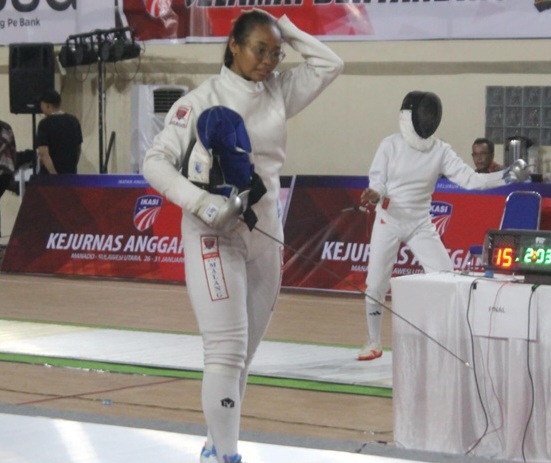 Semangat Membara Jessyca Emilia Bertemu Bintang Anggar Asia