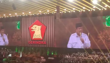 Prabowo Targetkan Penurunan Harga Tiket Pesawat dan Biaya Haji