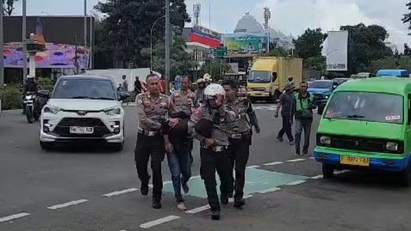 Polantas Kota Bogor Tangkap Pemotor Bawa 500 Butir Obat Terlarang