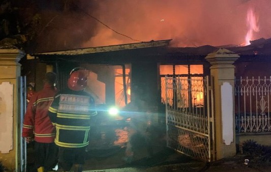 Dua Tempat Usaha di Jambi Terbakar Usai Tabung Gas Meledak, 1 Orang Terluka