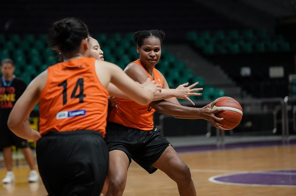 Timnas Basket Putri Latih Tanding Lawan Timnas Singapura di Surabaya