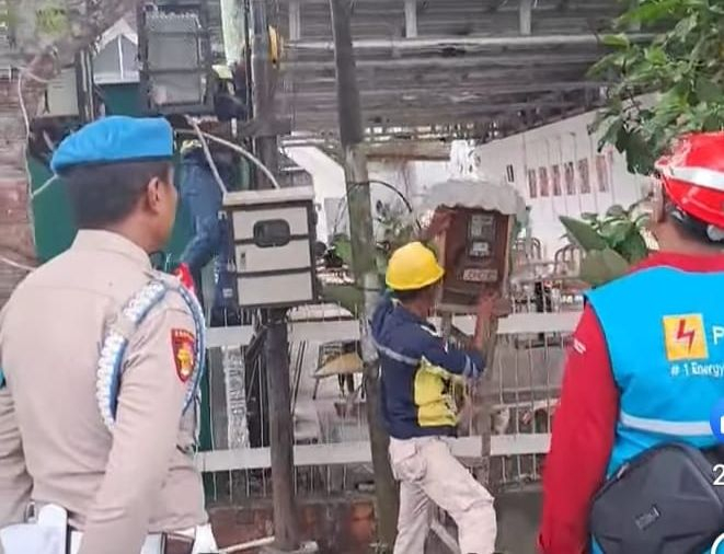 Pemasangan Meteran Listrik Semrawut di Pohon dan Tiang, PLN Bagansiapiapi Mulai Penertiban