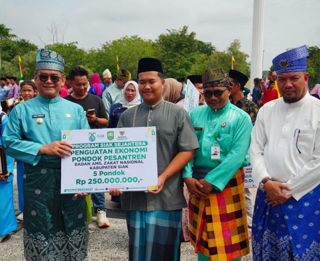 Baznas Salurkan Bantuan kepada 717 Mustahik di HUT ke-25 Kabupaten Siak