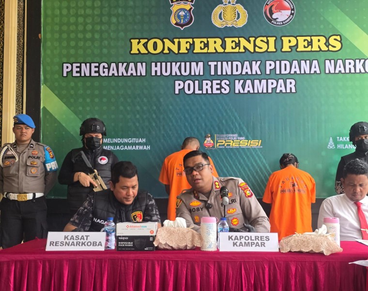 Polres Kampar Ekspos Penangkapan Sepasang Pelaku Narkoba Jenis Sabu Seberat 1 Kilogram