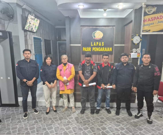 Korupsi Pupuk Bersubsidi: Mantan PNS & Dua Pengelola Kios Resmi Ditahan Kejari Rohul, Negara Rugi Rp24 Miliar