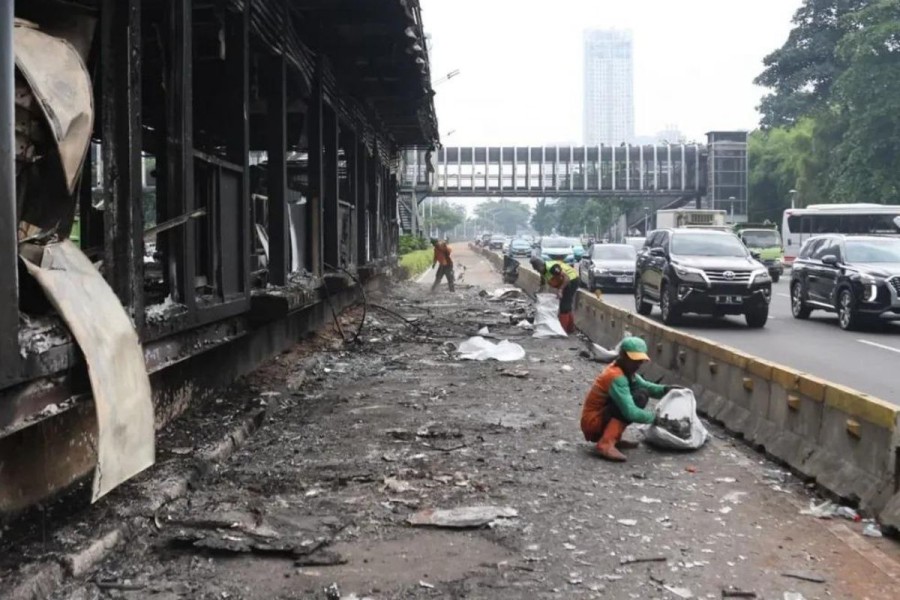 1.150 petugas kebersihan dikerahkan bersihkan sampah di Jakarta pascademo