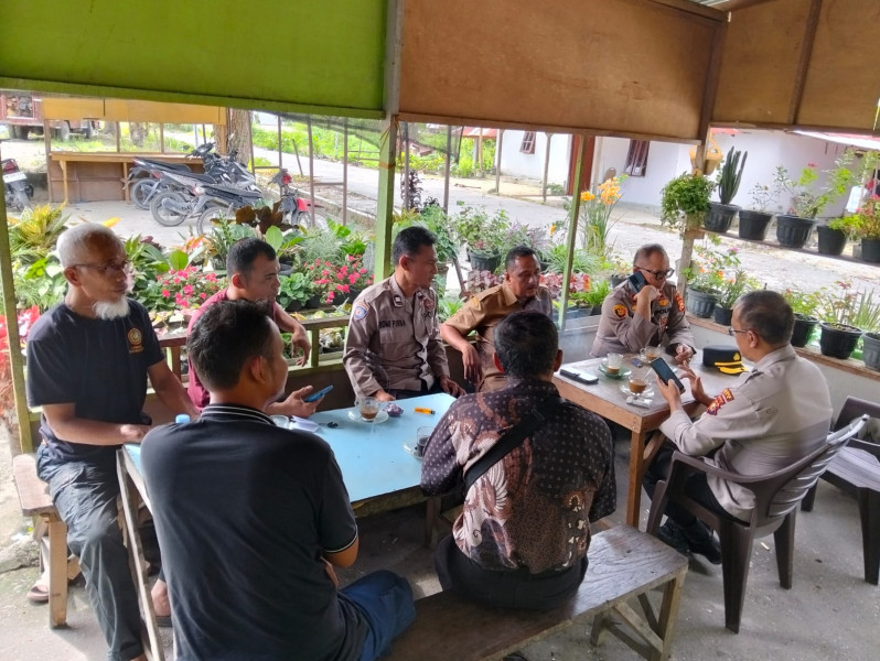 Perkuat Silaturahmi, Kapolsek Kandis Sambangi Kantor Lurah