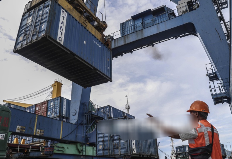 Impor Barang Modal Naik, Barang Konsumsi Turun