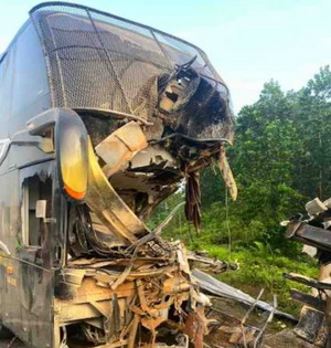 Belasan Penumpang Bus Luka-luka Akibat Kecalakaan di Tol Permai