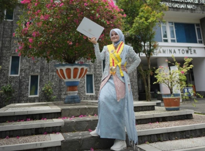 Mahasiswi Cantik Roro Lulus Doktor Tercepat dari UGM, Hanya 2 Tahun 10 Bulan   