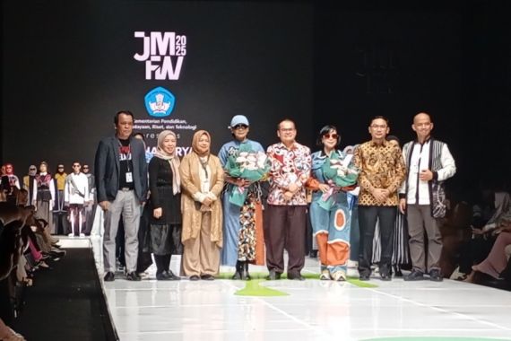 Kearifan Lokal Tampil Dalam Karya Insan Vokasi di JMFW 2025