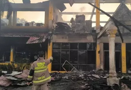 Kantor Disnakertrans Riau Ludes Terbakar