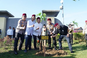 Gubri, UAS, hingga Rocky Gerung Ajak Warga Tanam Pohon, Jadikan Budaya Lestari