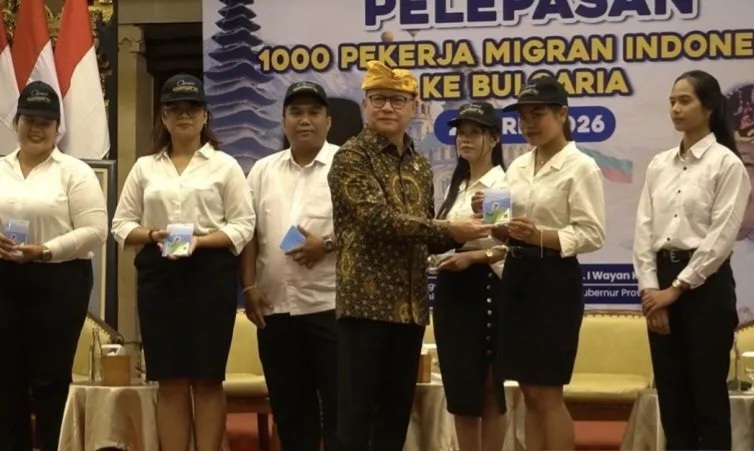 Menteri P2MI Lepas Seribu PMI Asal Bali ke Bulgaria