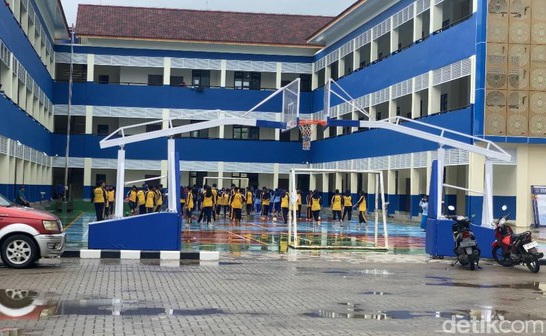 Heboh SMPN di Depok Renovasi Rp 28 M tapi 17 Kelas Tak Ada Meja-Kursi
