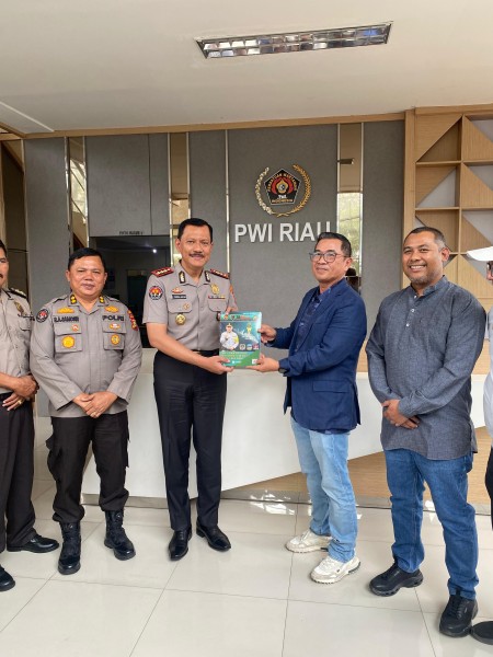 Miliki Call Center 24 Jam, Polda Riau Kedepankan Pelayanan Humanis dan Cepat Tanggap