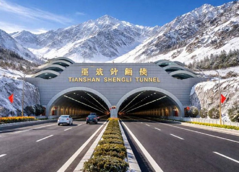 China Buka Terowongan Tol Terpanjang di Dunia, Membentang 2.500 Km Tembus Pegunungan Tianshan